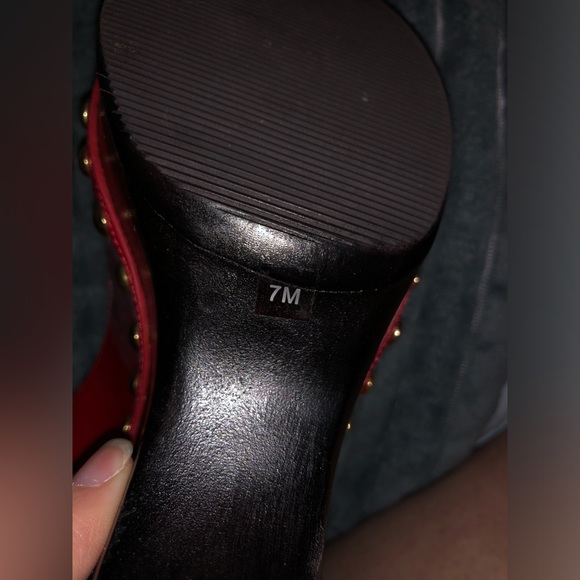 LIKE NEW MICHAEL KORS SLINGBACK WEDGE PATENT LEATHER SANDALS - Picture 6 of 12